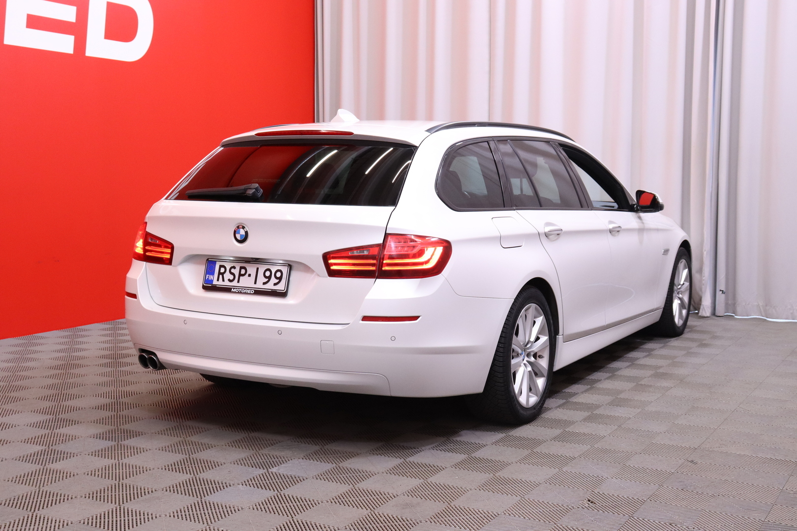 BMW - 520 - F11 Touring 520d A xDrive Business / KATSO MITKÄ VARUSTEET!! / Night Vision / Webasto / ACC / HUD / Navi / Comfort Access // - Farmari