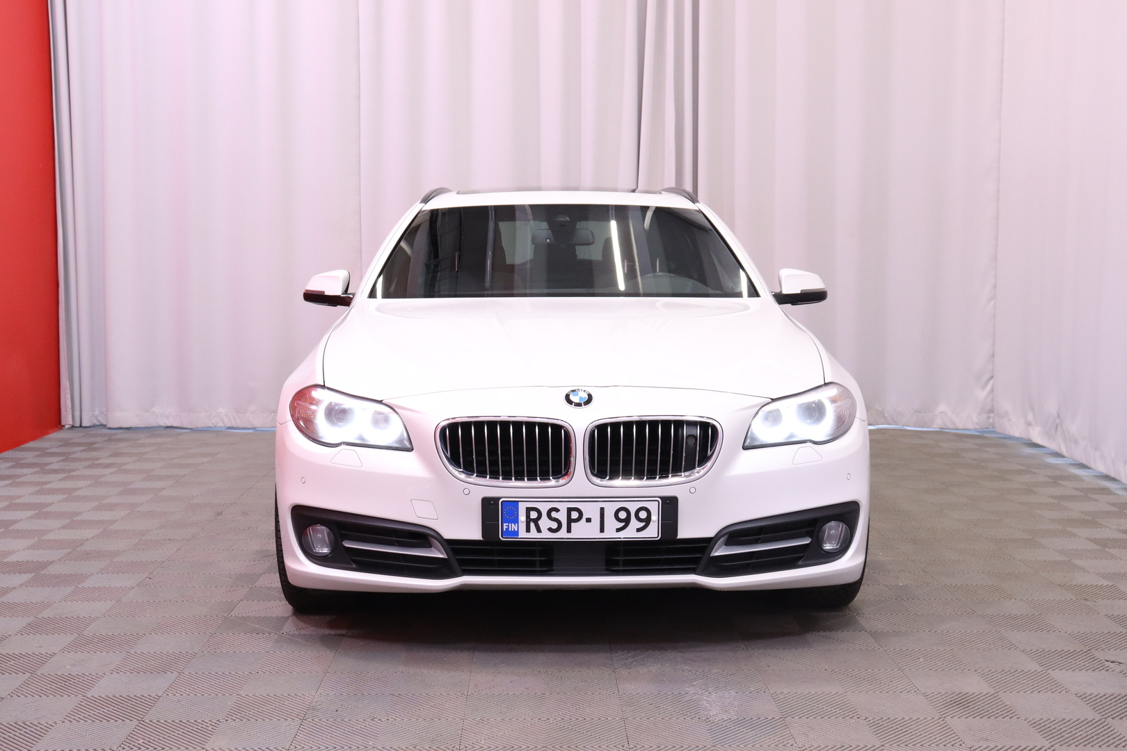BMW - 520 - F11 Touring 520d A xDrive Business / KATSO MITKÄ VARUSTEET!! / Night Vision / Webasto / ACC / HUD / Navi / Comfort Access // - Farmari
