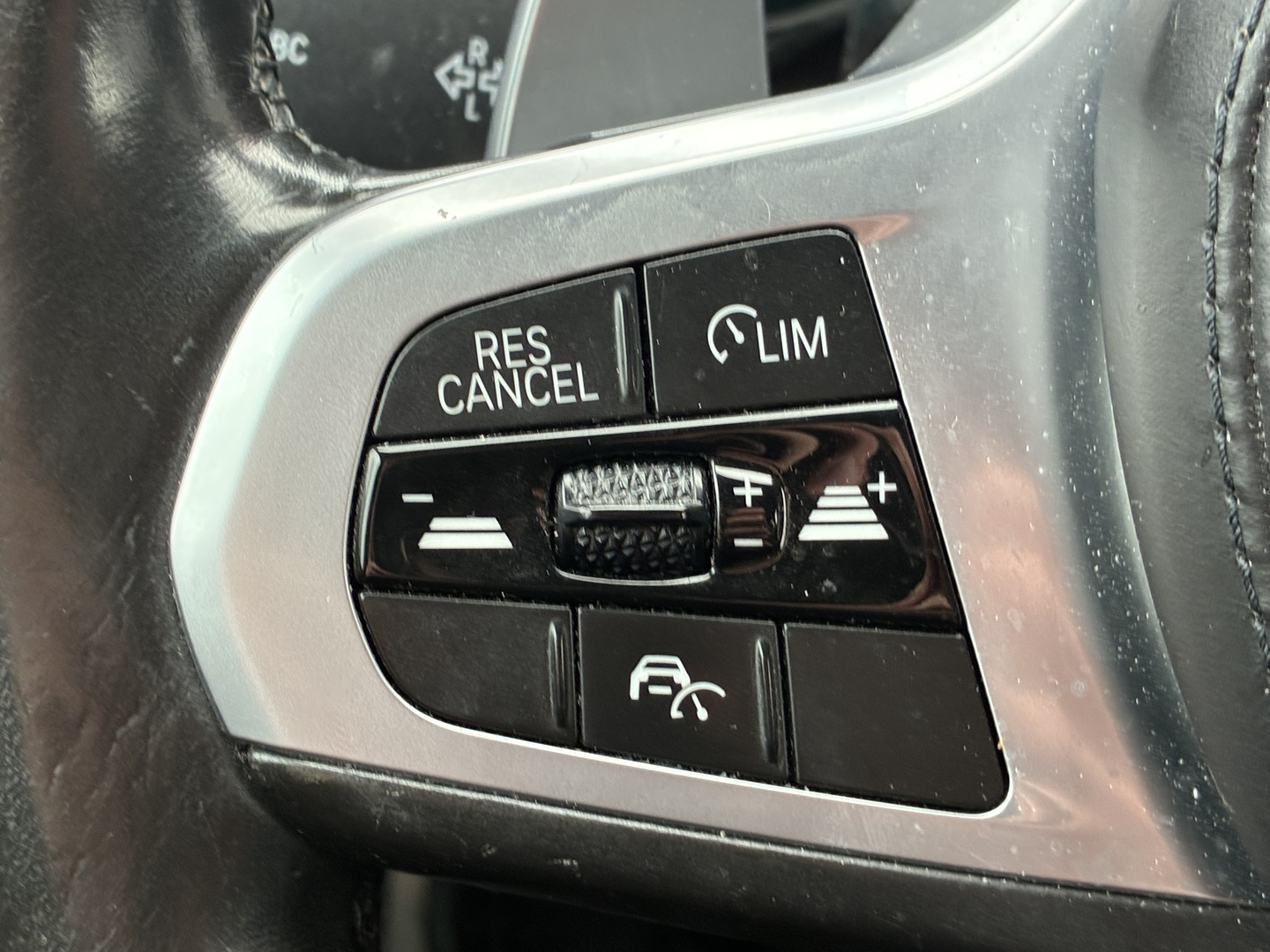 BMW - 530 - G30 Sedan 530e A Charged Edition M Sport - Sedan