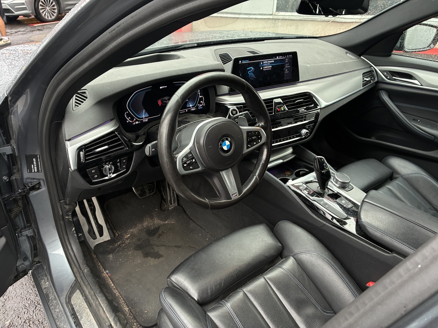 BMW - 530 - G30 Sedan 530e A Charged Edition M Sport - Sedan