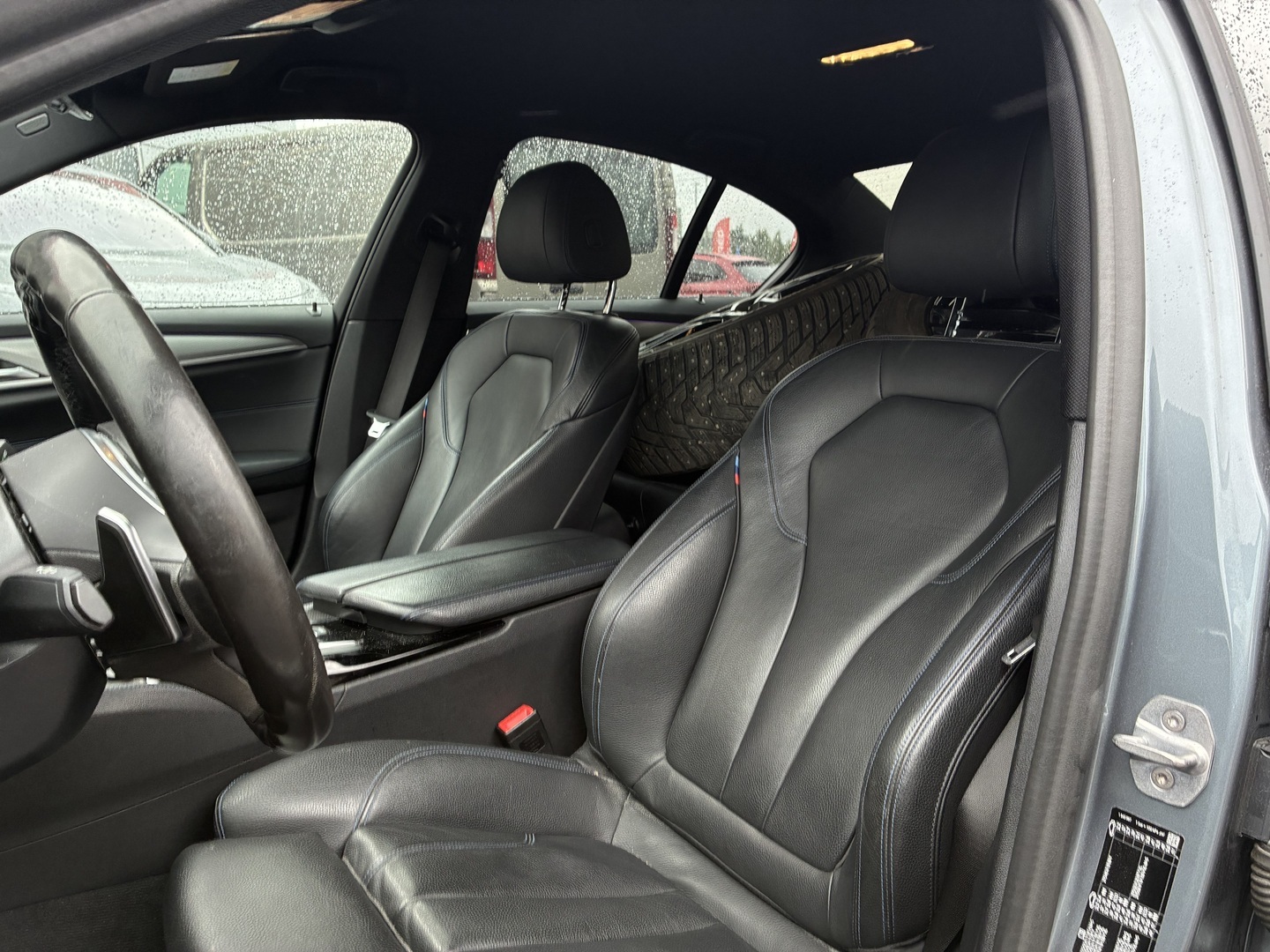 BMW - 530 - G30 Sedan 530e A Charged Edition M Sport - Sedan