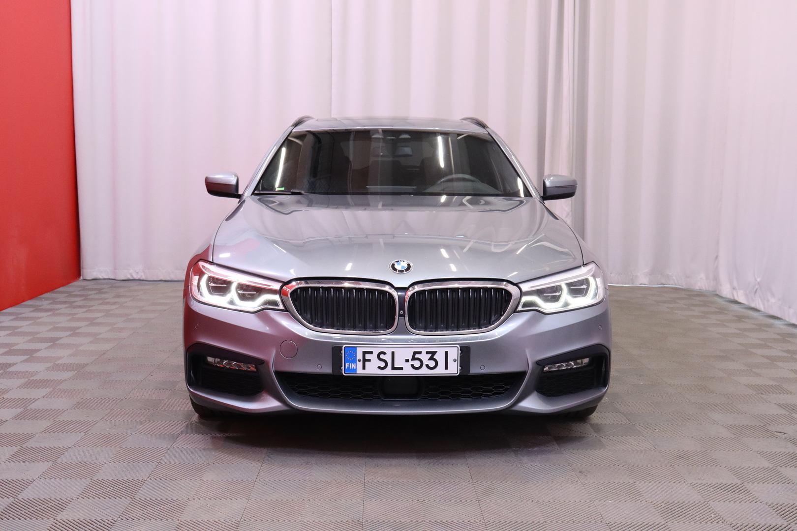 BMW - 540 - G31 Touring 40i xDrive M Sport // Webasto / Imu-ovet / 360° / Muistipenkit / HUD / H&K / Panorama // - Farmari