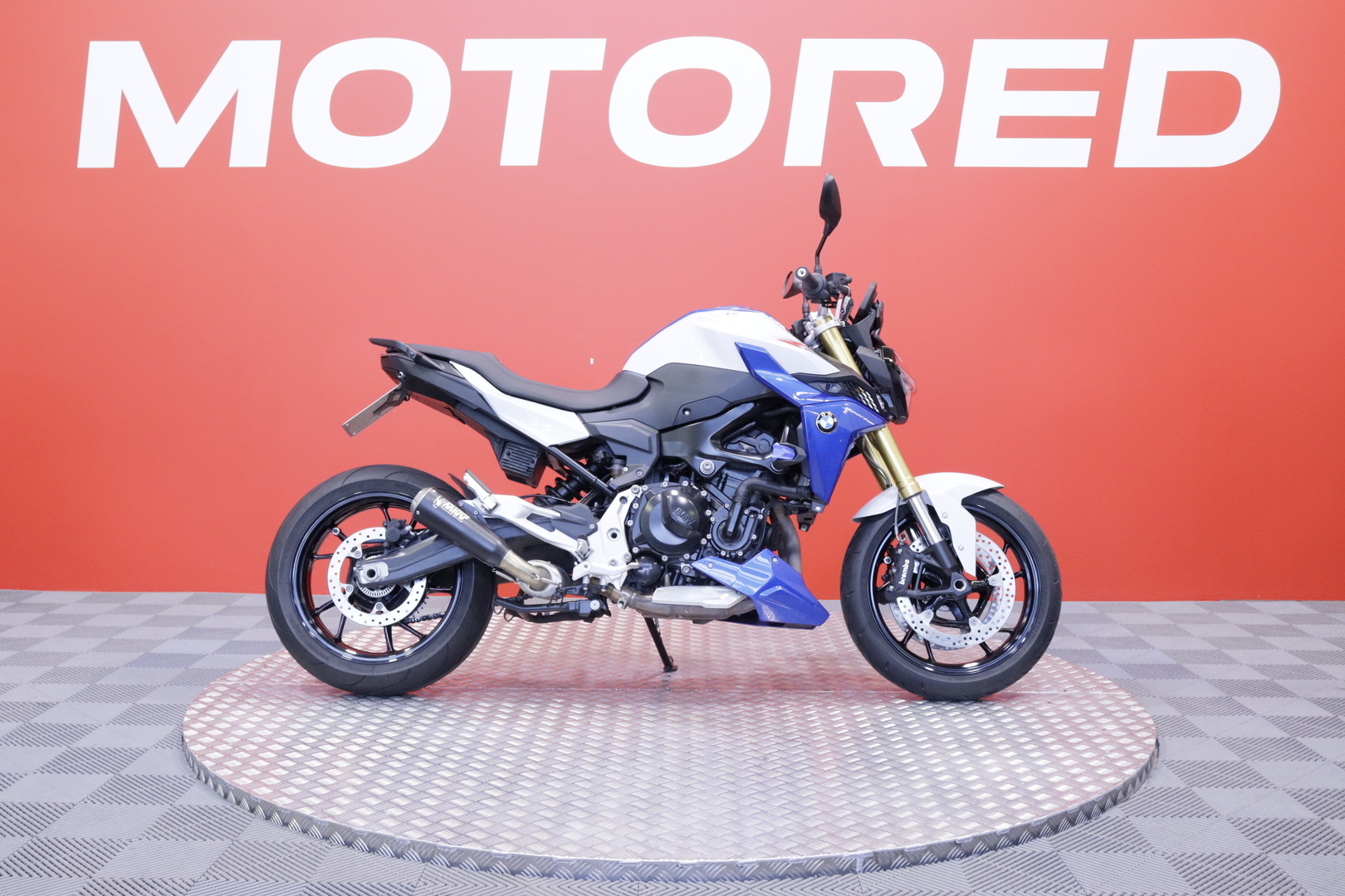 BMW - F - 900R // Suomi-pyörä / Huoltokirja / MIVV / Ajomodet / Kaatumatapit // - Moottoripyörä