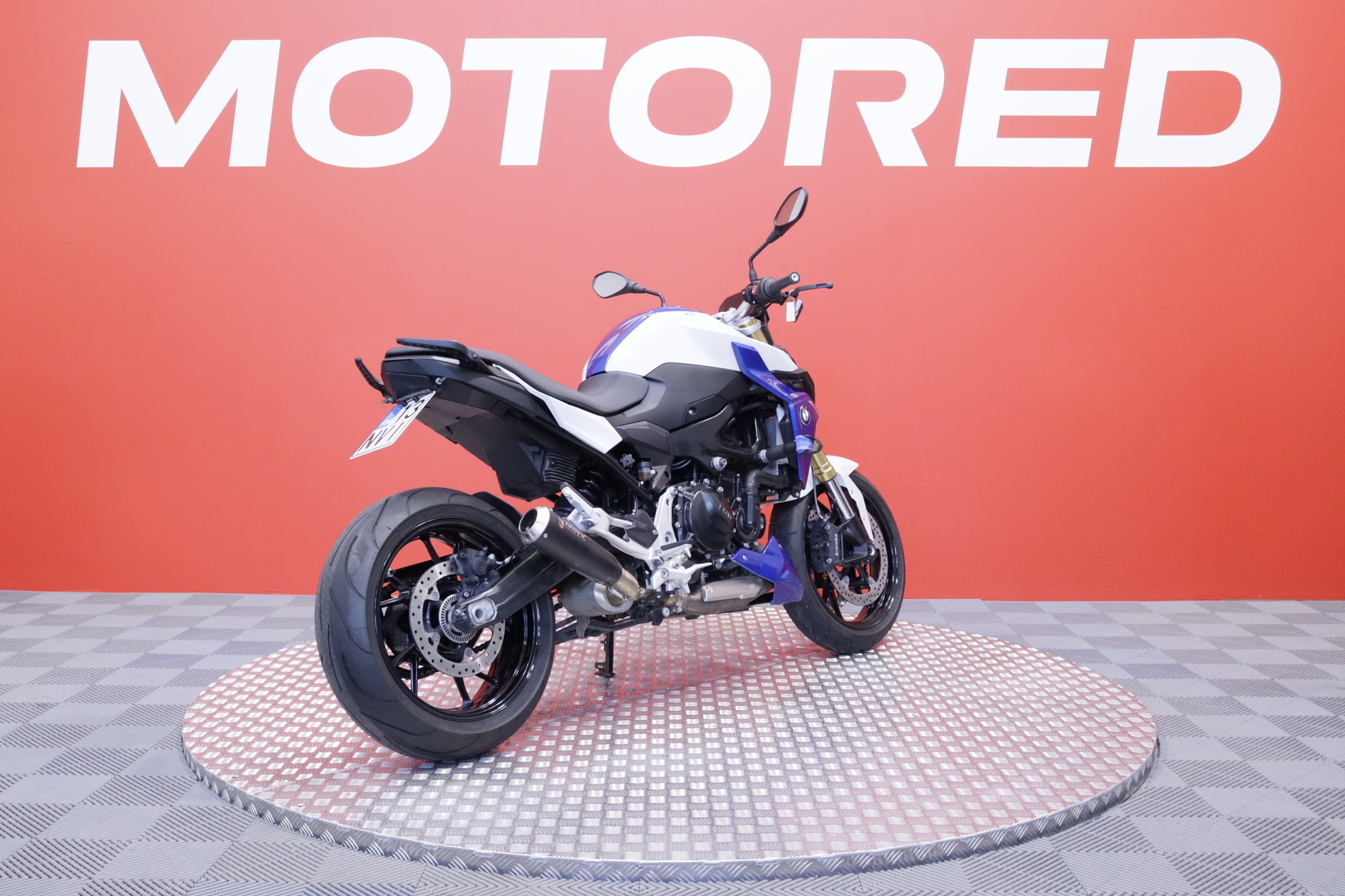 BMW - F - 900R // Suomi-pyörä / Huoltokirja / MIVV / Ajomodet / Kaatumatapit // - Moottoripyörä