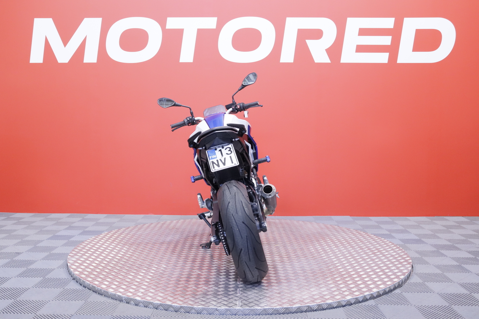 BMW - F - 900R // Suomi-pyörä / Huoltokirja / MIVV / Ajomodet / Kaatumatapit // - Moottoripyörä