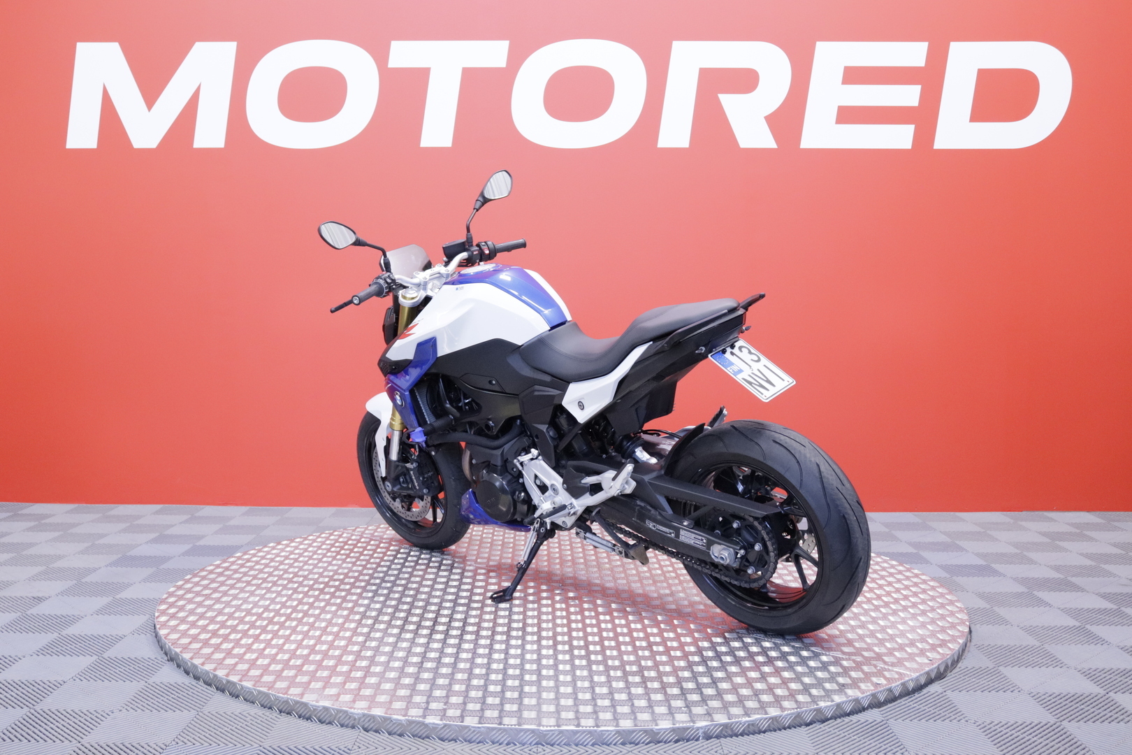 BMW - F - 900R // Suomi-pyörä / Huoltokirja / MIVV / Ajomodet / Kaatumatapit // - Moottoripyörä
