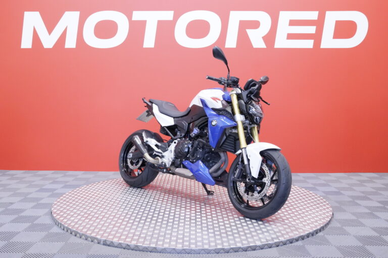 BMW - F - 900R // Suomi-pyörä / Huoltokirja / MIVV / Ajomodet / Kaatumatapit // - Moottoripyörä