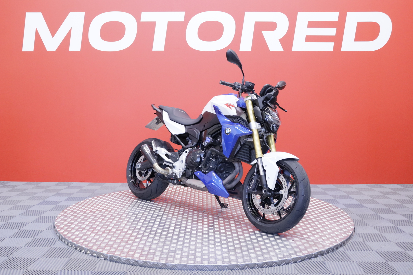 BMW - F - 900R // Suomi-pyörä / Huoltokirja / MIVV / Ajomodet / Kaatumatapit // - Moottoripyörä