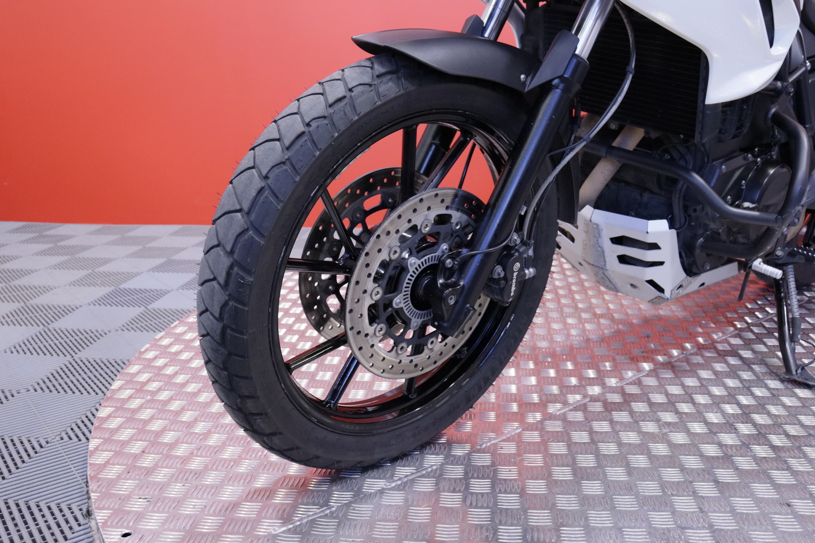 BMW - F - 700 GS // Huoltokirja / 3x Laukut / ABS / Kahvanlämmittimet // - Moottoripyörä