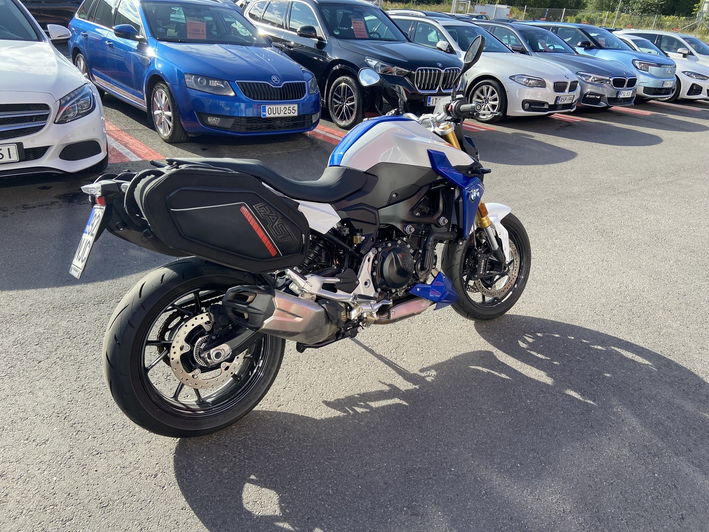 BMW - F - 900R // Vaihtoehto uudelle / Sivulaukut / Suomi-pyörä // - Moottoripyörä