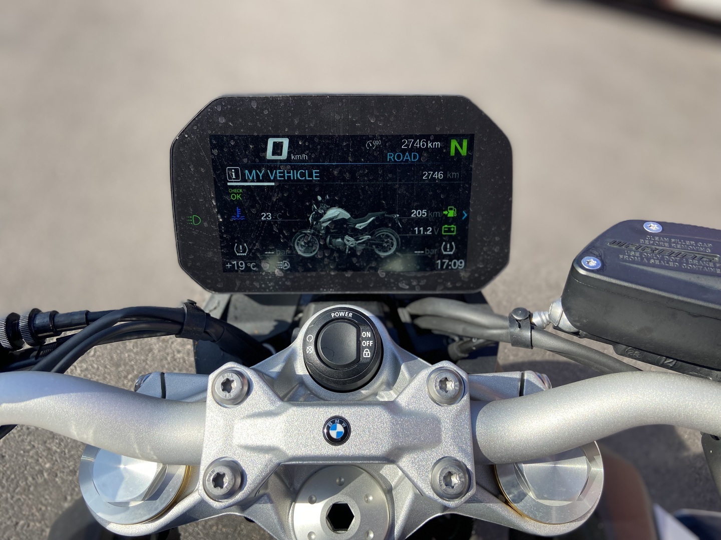 BMW - F - 900R // Vaihtoehto uudelle / Sivulaukut / Suomi-pyörä // - Moottoripyörä