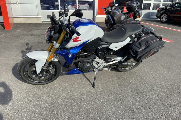 BMW - F - 900R // Vaihtoehto uudelle / Sivulaukut / Suomi-pyörä // - Moottoripyörä