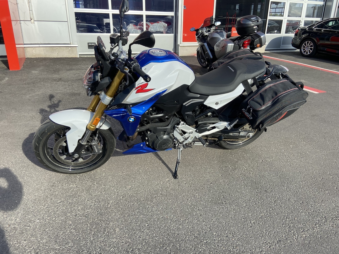 BMW - F - 900R // Vaihtoehto uudelle / Sivulaukut / Suomi-pyörä // - Moottoripyörä