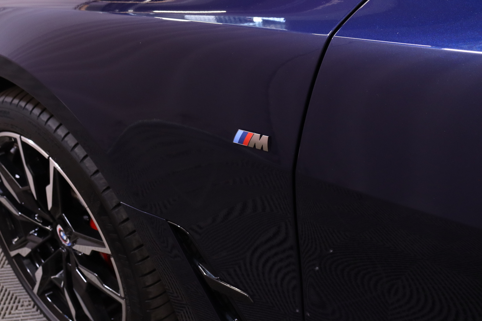 BMW - I4 M50 - M Sport PRO / Huippuvarusteet! / Kattoluukku / Laser / DAP/ M Carbon / Harman Kardon / Koukku / Comfort Access / - Sedan