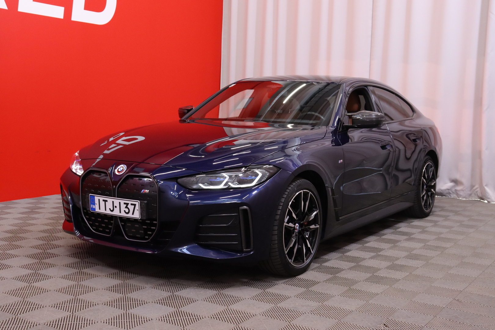 BMW - I4 M50 - M Sport PRO / Huippuvarusteet! / Kattoluukku / Laser / DAP/ M Carbon / Harman Kardon / Koukku / Comfort Access / - Sedan