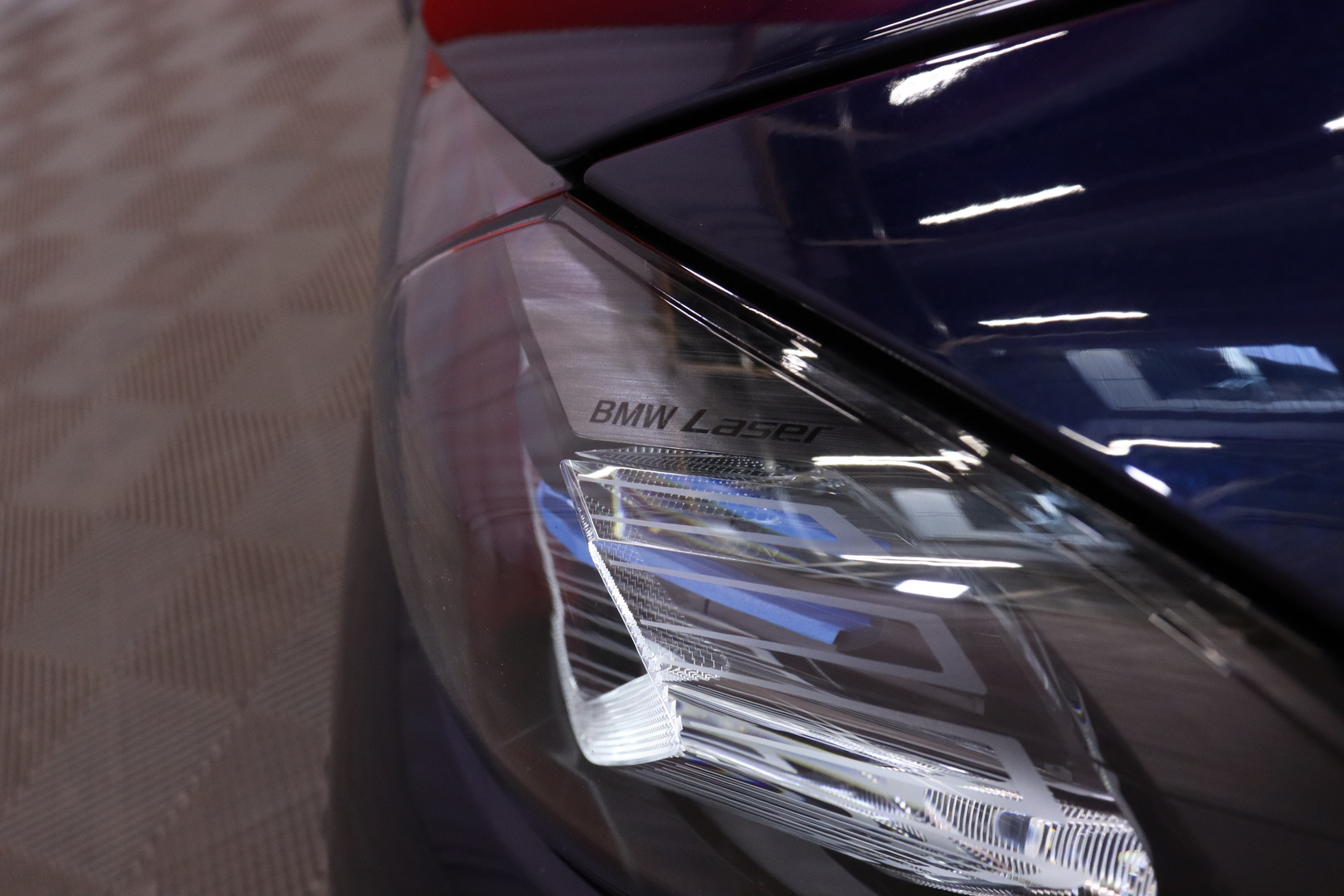BMW - I4 M50 - M Sport PRO / Huippuvarusteet! / Kattoluukku / Laser / DAP/ M Carbon / Harman Kardon / Koukku / Comfort Access / - Sedan