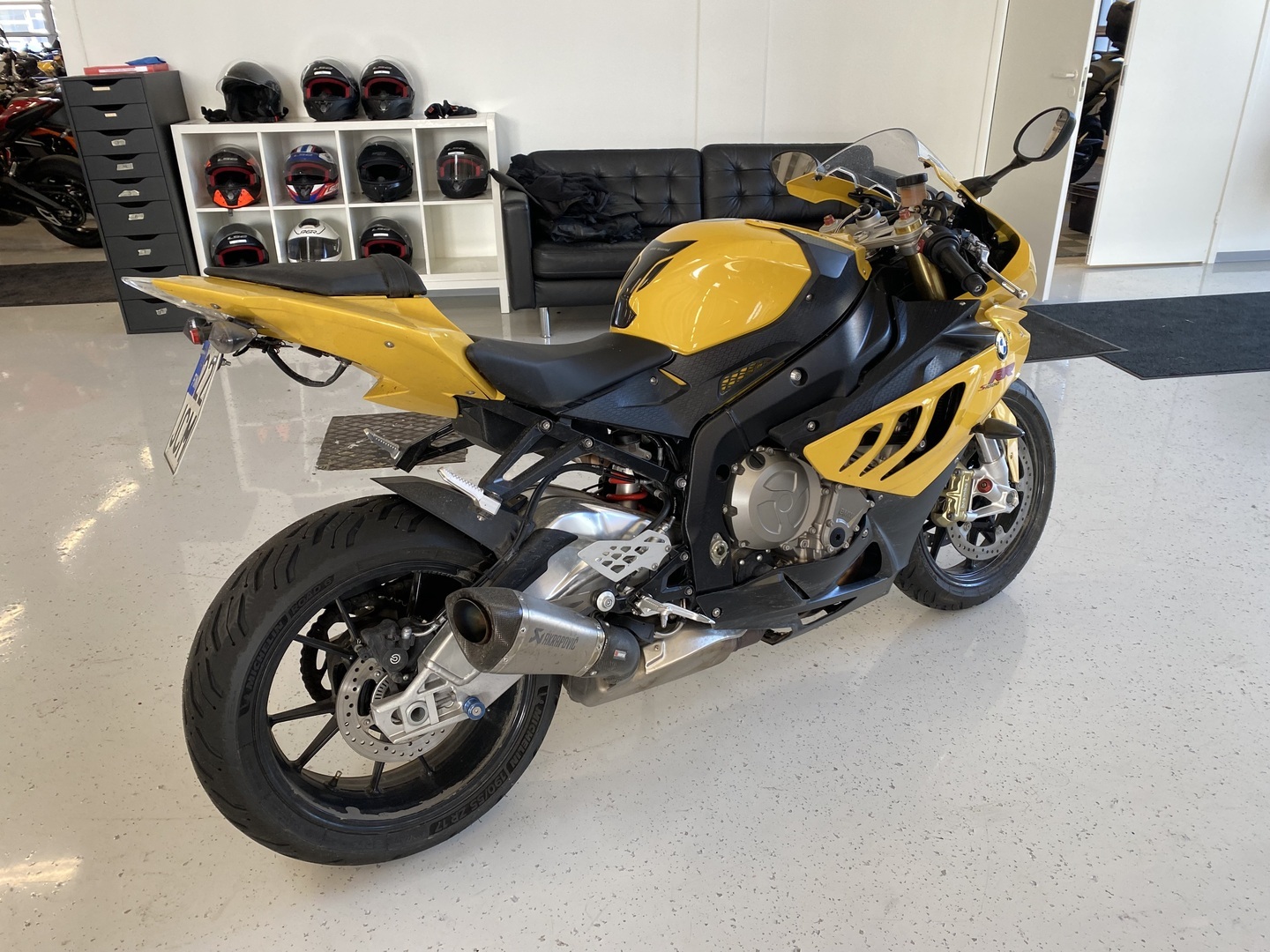 BMW - S - 1000RR // Juuri saapunut! / Suomi-pyörä / Huoltokirja / Akrapovic / Shifter / Ajomodet // - Moottoripyörä