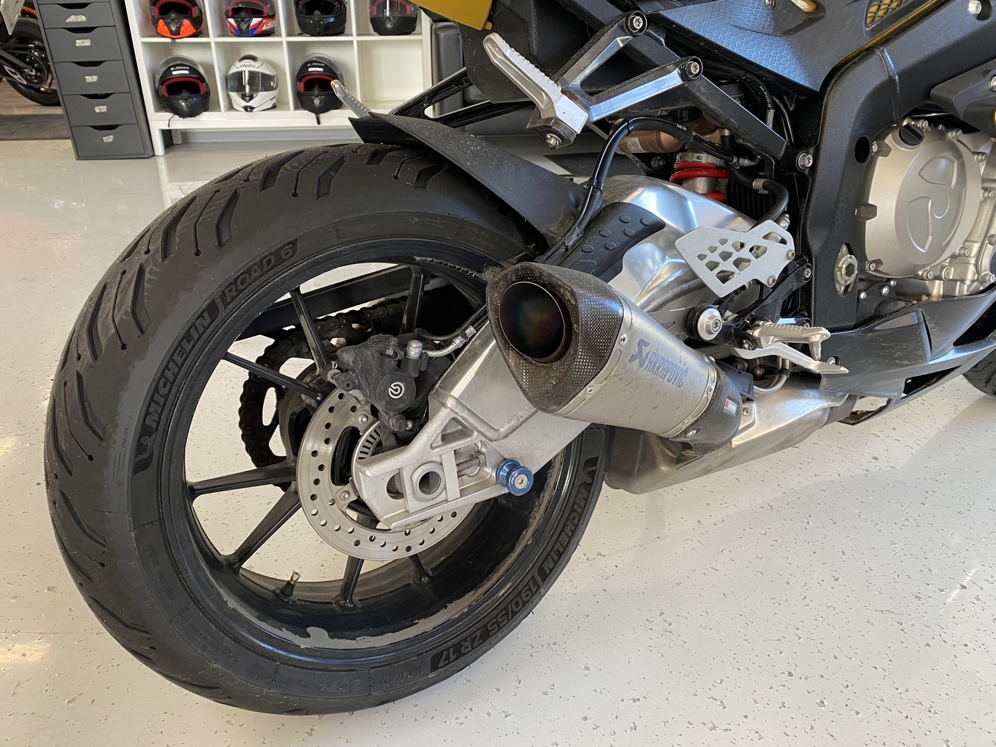 BMW - S - 1000RR // Juuri saapunut! / Suomi-pyörä / Huoltokirja / Akrapovic / Shifter / Ajomodet // - Moottoripyörä