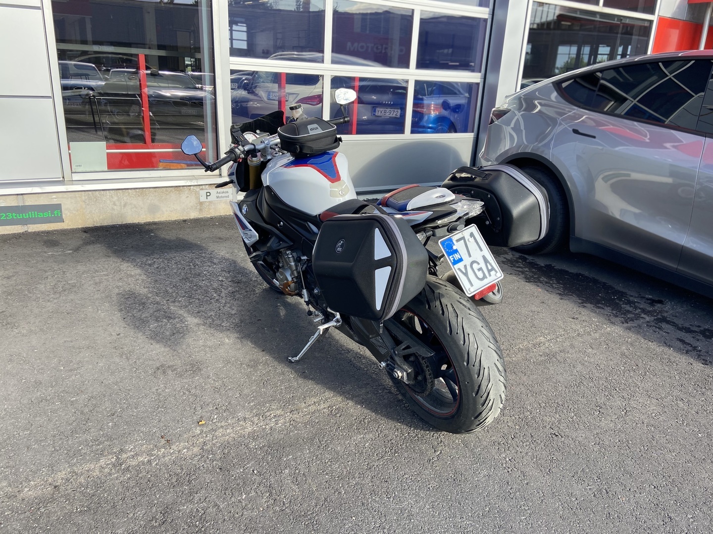 BMW - S - 1000R  // Huoltokirja / Akrapovic / Sivulaukut // - Moottoripyörä