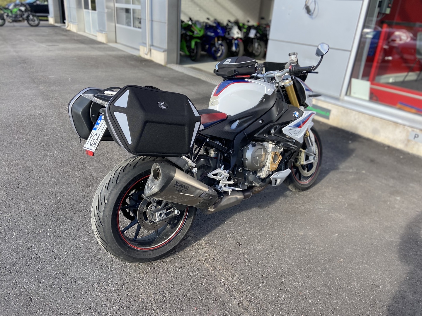 BMW - S - 1000R  // Huoltokirja / Akrapovic / Sivulaukut // - Moottoripyörä