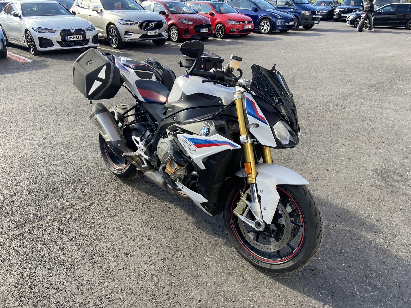 BMW - S - 1000R  // Huoltokirja / Akrapovic / Sivulaukut // - Moottoripyörä