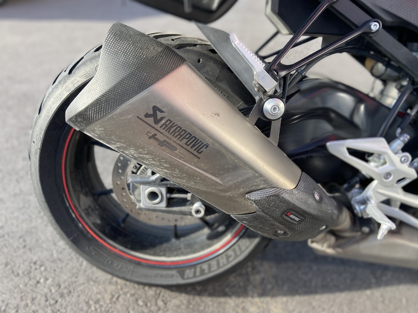 BMW - S - 1000R  // Huoltokirja / Akrapovic / Sivulaukut // - Moottoripyörä