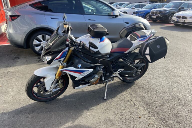 BMW - S - 1000R  // Huoltokirja / Akrapovic / Sivulaukut // - Moottoripyörä
