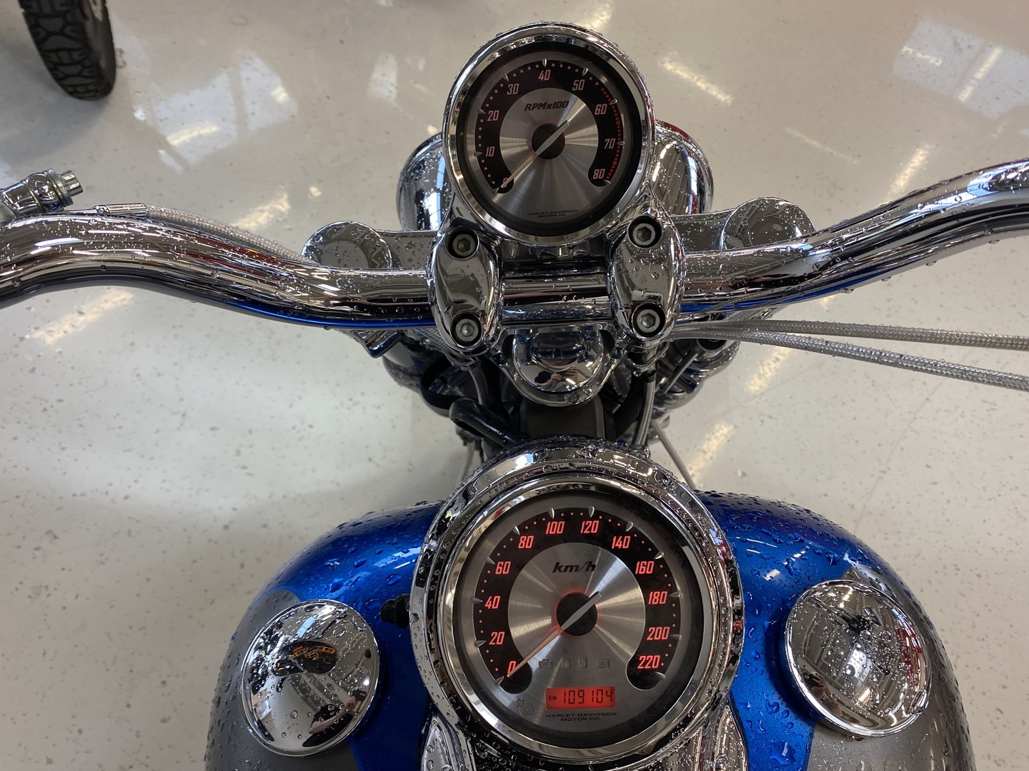 Harley-Davidson - CVO - FAT BOB FXDFSE // Suomi CVO / Nostajat tehty / Huoltokirja / Hieno alkup kuntoinen // - Moottoripyörä