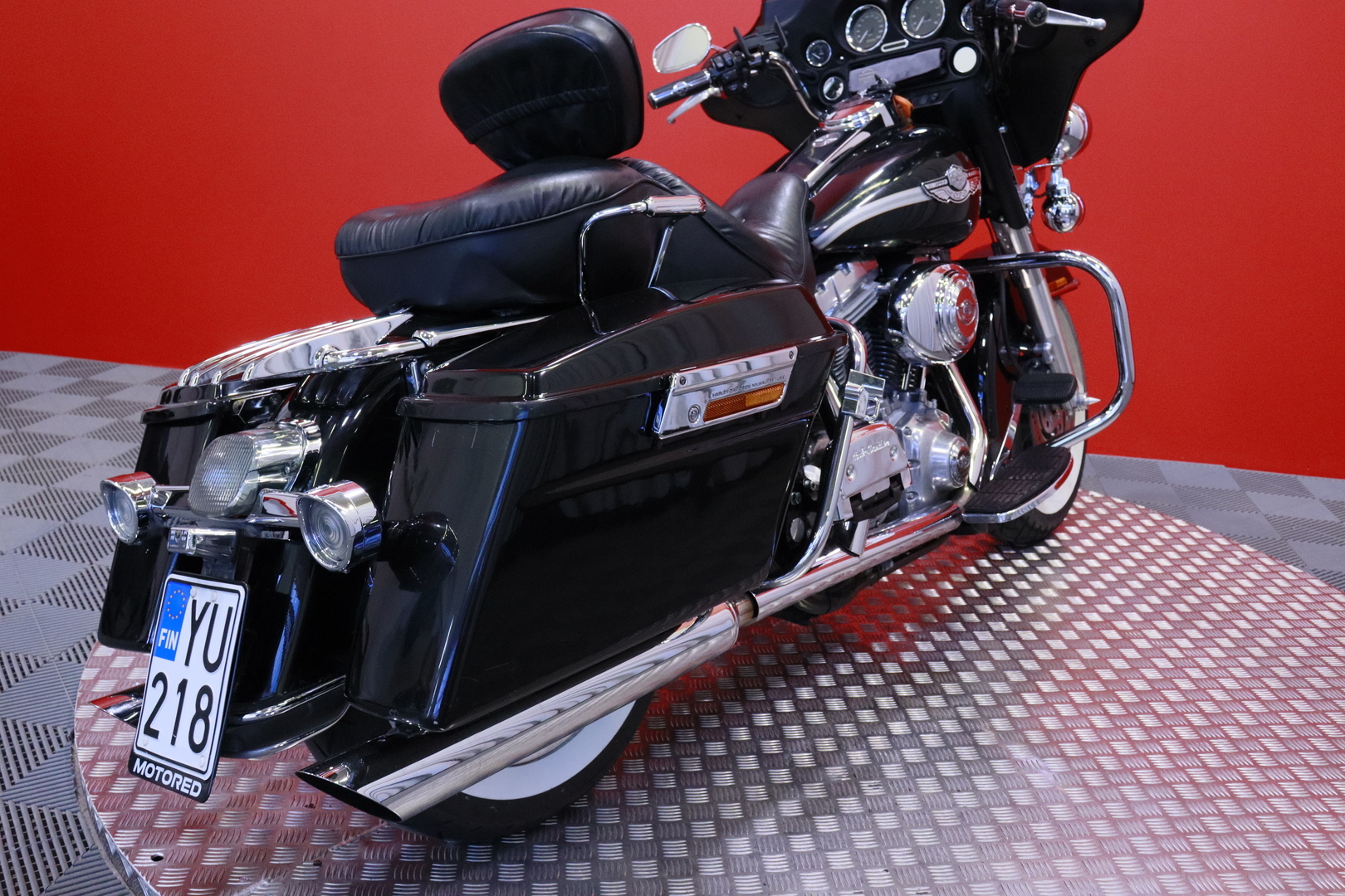 Harley-Davidson - TOURING - FLHT Electra Glide Standard // Suomi-pyörä / Huoltokirja / Sivulaukut // - Moottoripyörä