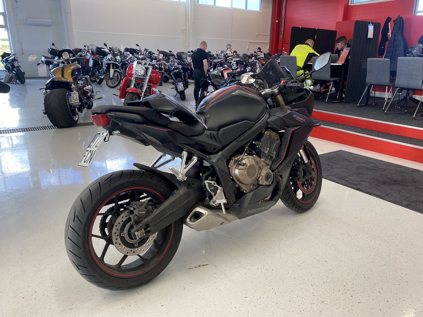 Honda - CBR - 650 R // Juuri saapunut / Suomi Pyörä / Huoltokirja // - Moottoripyörä