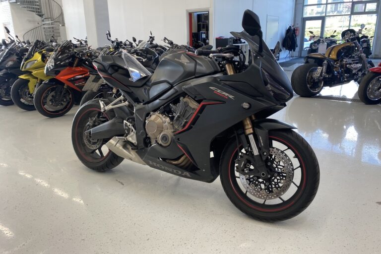 Honda - CBR - 650 R // Juuri saapunut / Suomi Pyörä / Huoltokirja // - Moottoripyörä