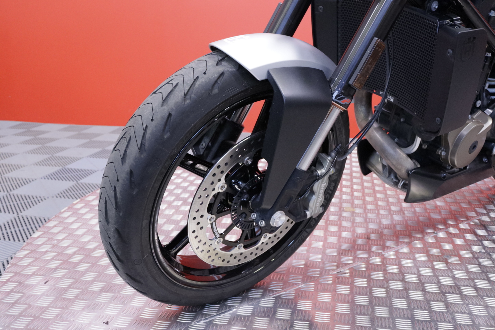 Husqvarna - VITPILEN - 701 // Huoltokirja / TC / ABS // - Moottoripyörä