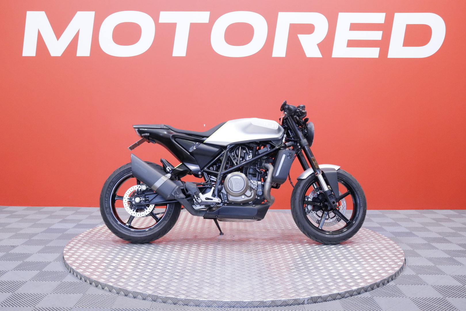 Husqvarna - VITPILEN - 701 // Huoltokirja / TC / ABS // - Moottoripyörä