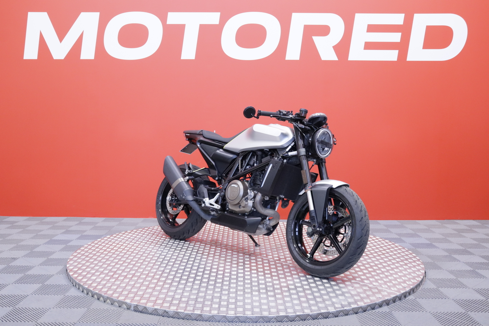 Husqvarna - VITPILEN - 701 // Huoltokirja / TC / ABS // - Moottoripyörä
