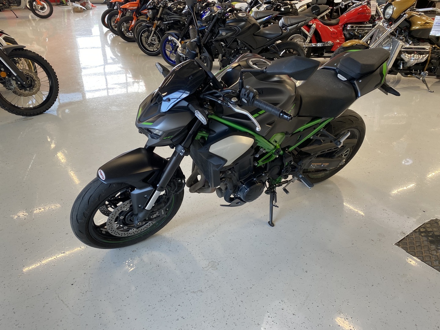Kawasaki - Z - 900 // Juuri saapunut! / Suomi-pyörä / Huoltokirja / Ajomodet / KQS // - Moottoripyörä