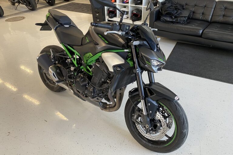 Kawasaki - Z - 900 // Juuri saapunut! / Suomi-pyörä / Huoltokirja / Ajomodet / KQS // - Moottoripyörä