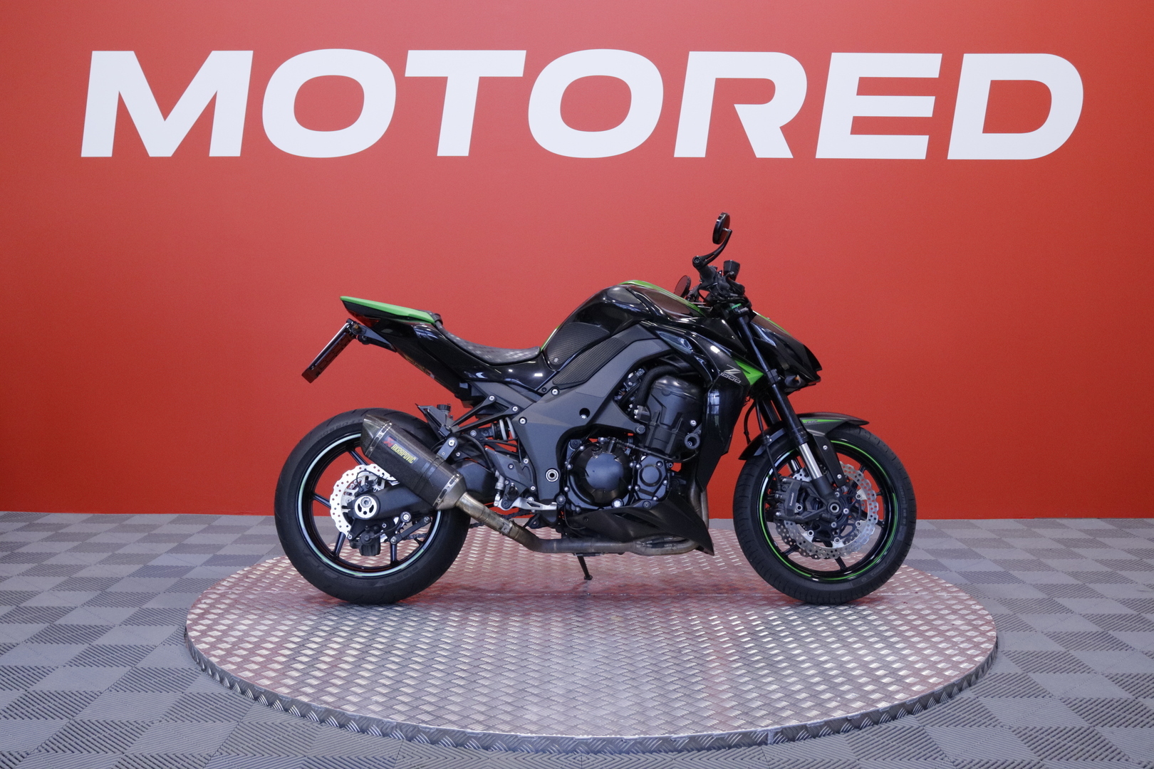 Kawasaki - Z - 1000 // Akrapovic putkisto / Huoltokirja // - Moottoripyörä