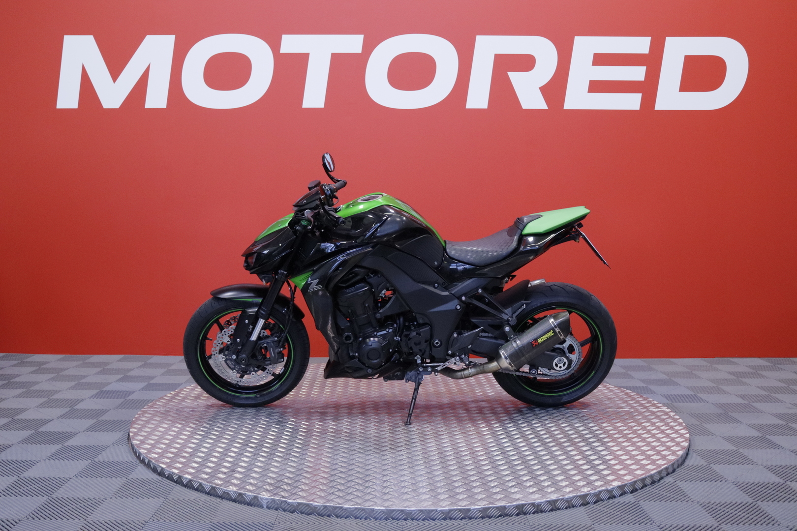 Kawasaki - Z - 1000 // Akrapovic putkisto / Huoltokirja // - Moottoripyörä