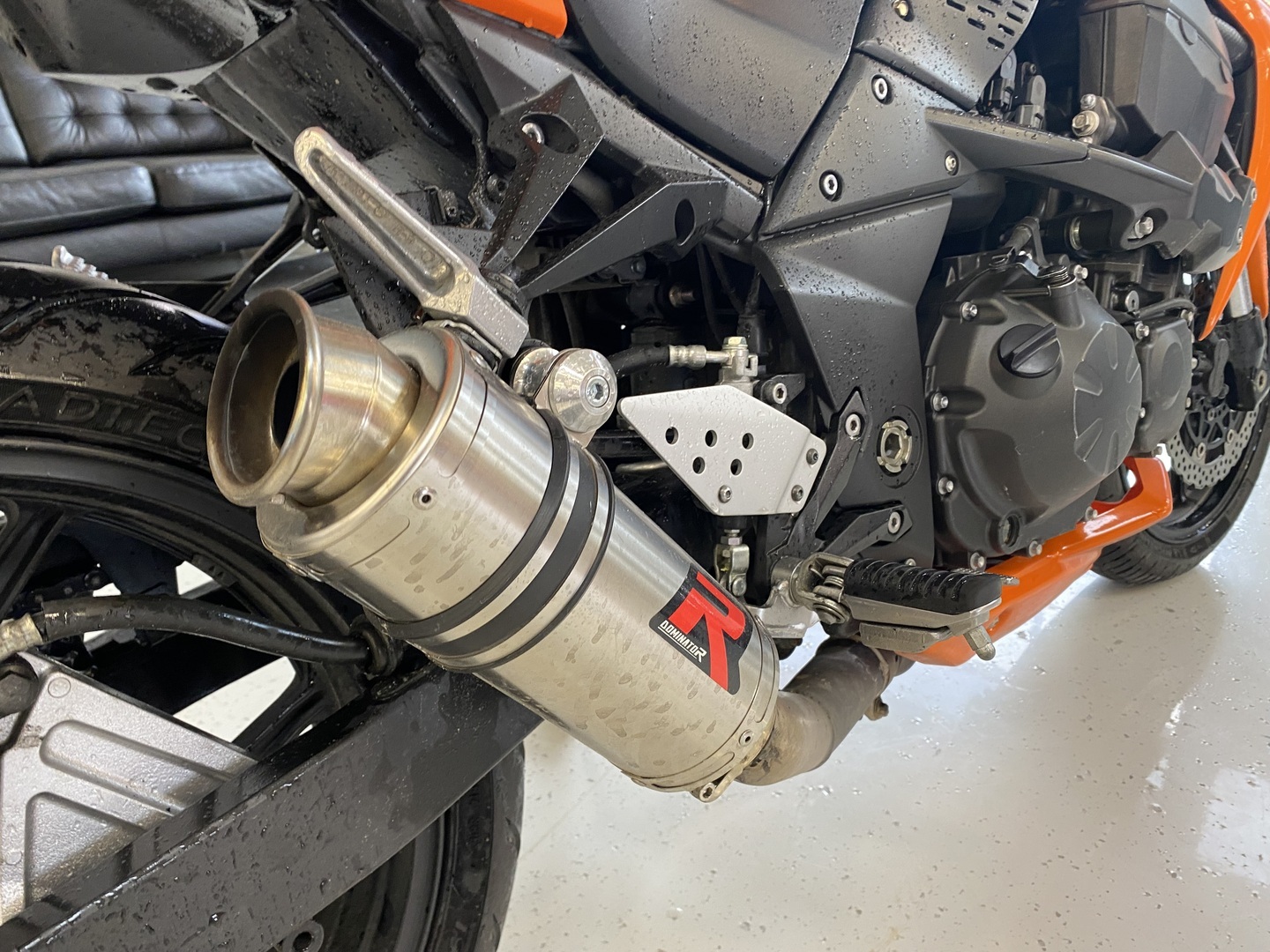 Kawasaki - Z - 750 // Suomi-pyörä / Huoltokirja / Dominator // - Moottoripyörä