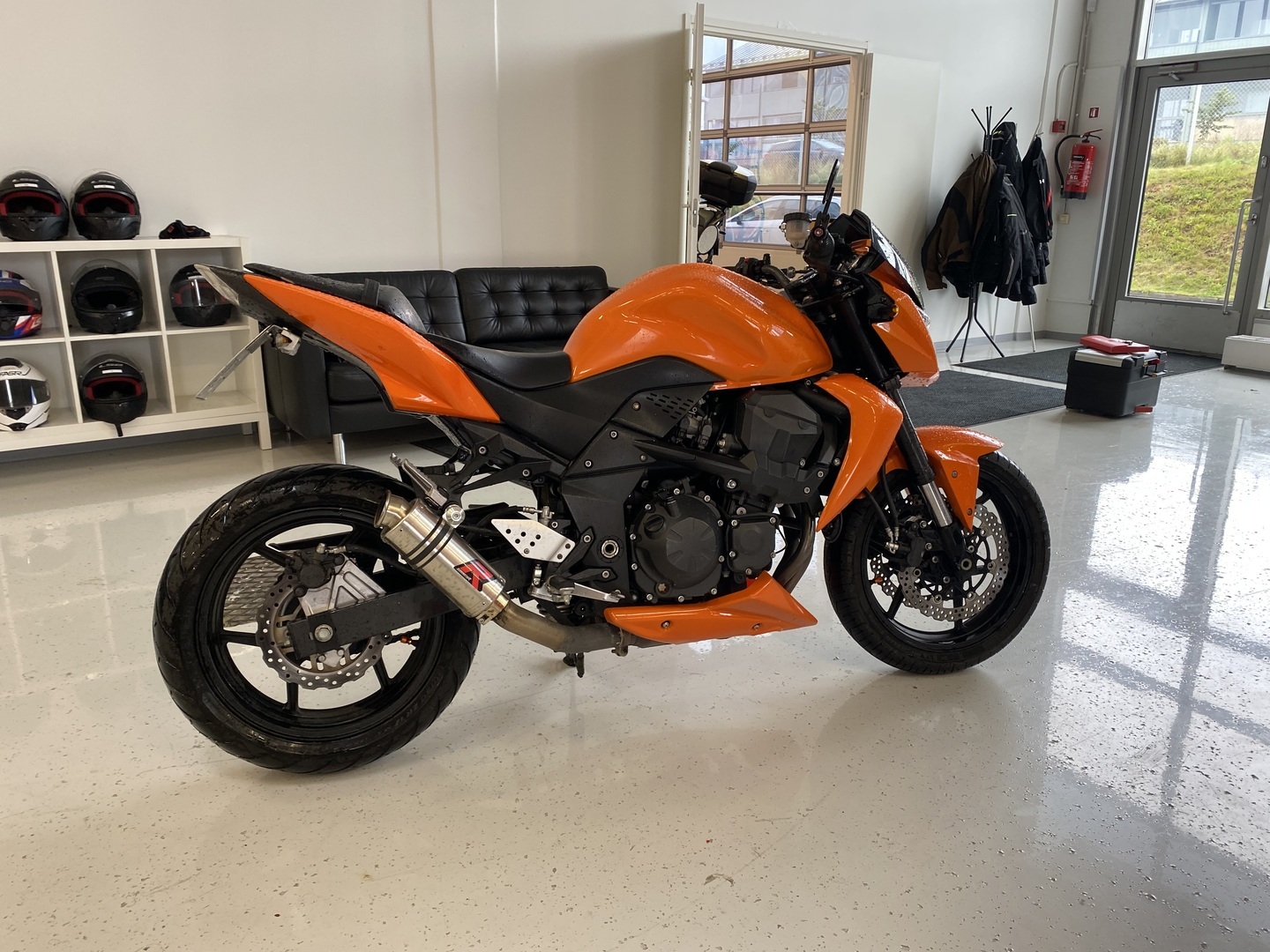 Kawasaki - Z - 750 // Suomi-pyörä / Huoltokirja / Dominator // - Moottoripyörä