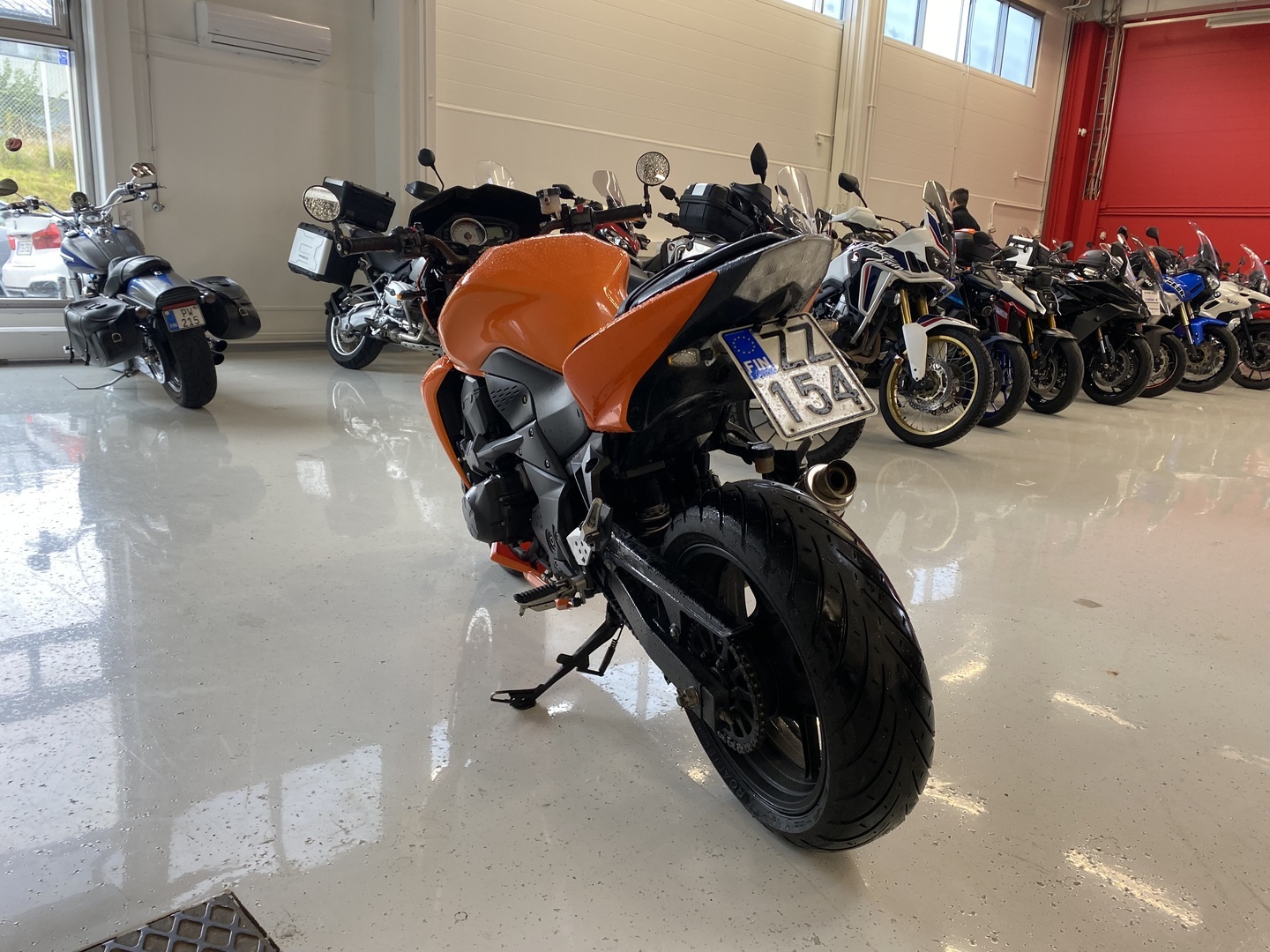 Kawasaki - Z - 750 // Suomi-pyörä / Huoltokirja / Dominator // - Moottoripyörä
