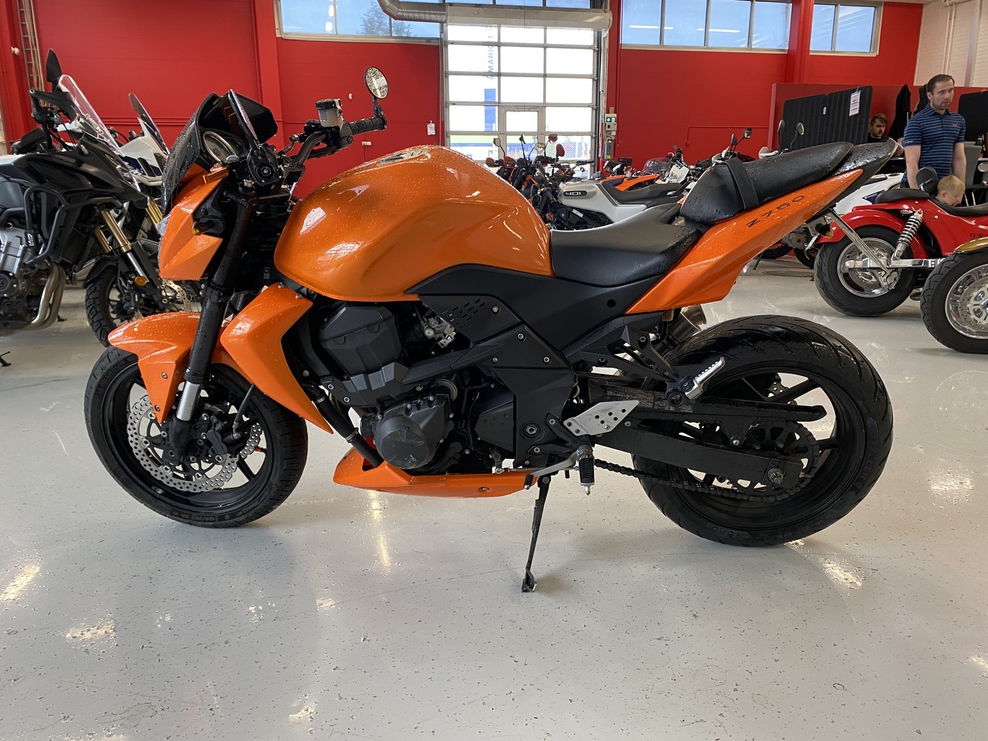 Kawasaki - Z - 750 // Suomi-pyörä / Huoltokirja / Dominator // - Moottoripyörä