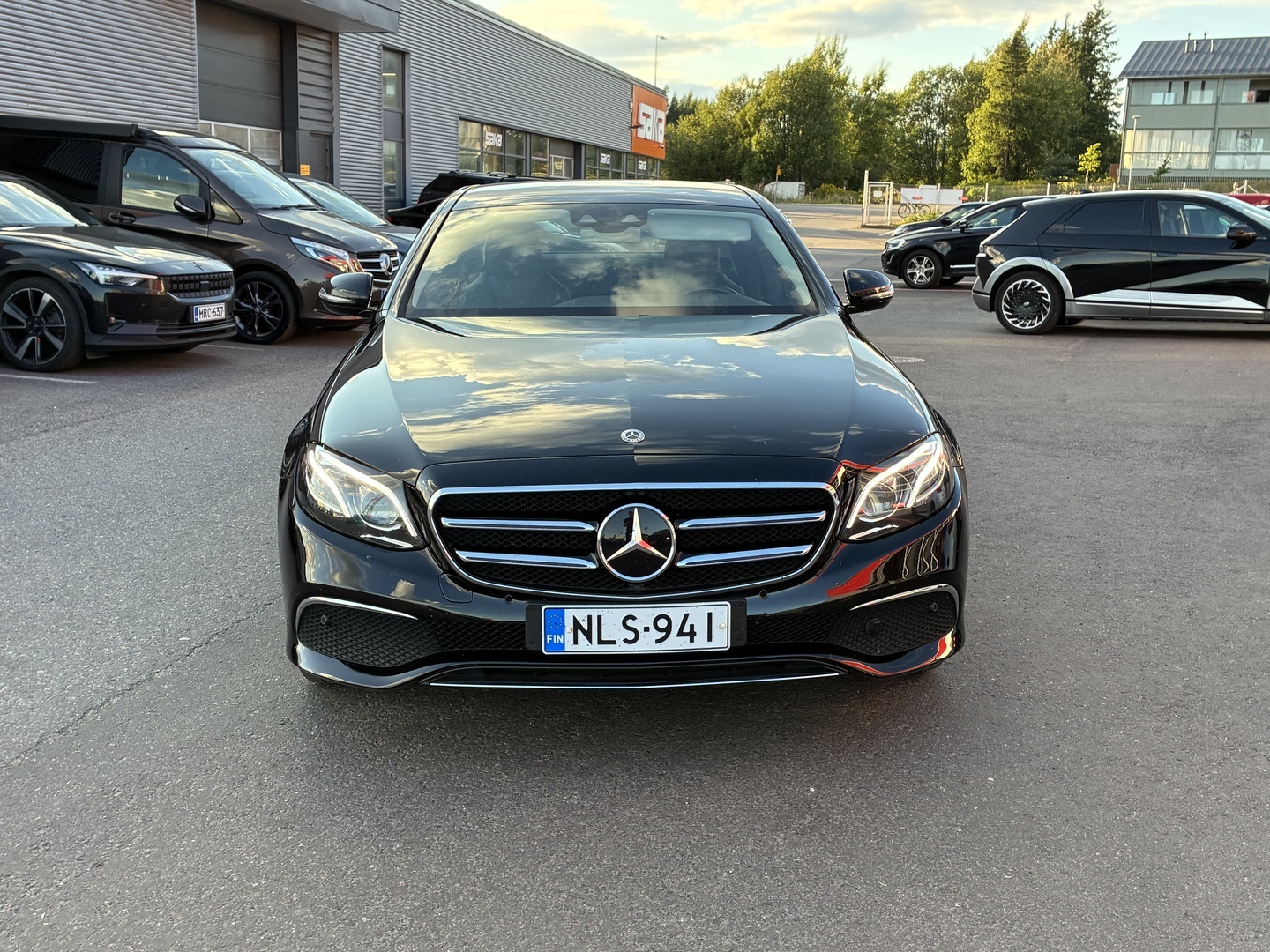 Mercedes-Benz - E - 220 d 4Matic A Business Avantgarde - Sedan