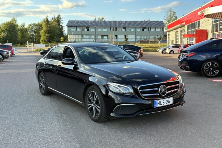 Mercedes-Benz - E - 220 d 4Matic A Business Avantgarde - Sedan