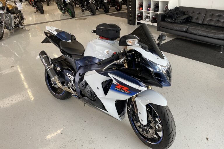 Suzuki - GSX-R - 1000 // Juuri saapunut! / Huoltokirja / Ajomodet / SC-Project // - Moottoripyörä