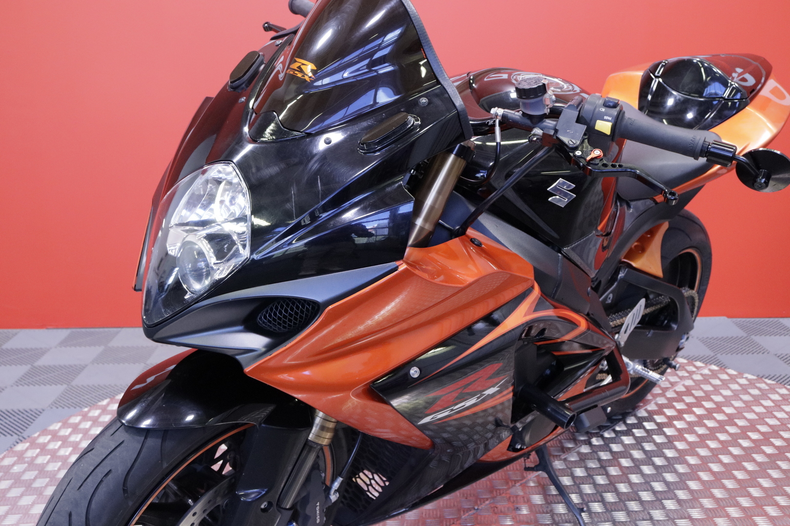 Suzuki - GSX-R - 1000 // Yoshimura / Huoltokirja / Suomi-Pyörä / Fat Bar / Kaatumaraudat // - Moottoripyörä