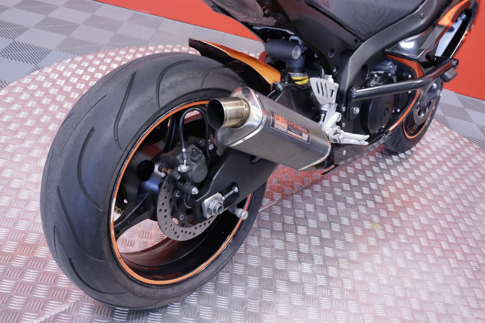 Suzuki - GSX-R - 1000 // Yoshimura / Huoltokirja / Suomi-Pyörä / Fat Bar / Kaatumaraudat // - Moottoripyörä