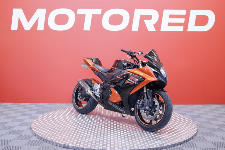 Suzuki - GSX-R - 1000 // Yoshimura / Huoltokirja / Suomi-Pyörä / Fat Bar / Kaatumaraudat // - Moottoripyörä