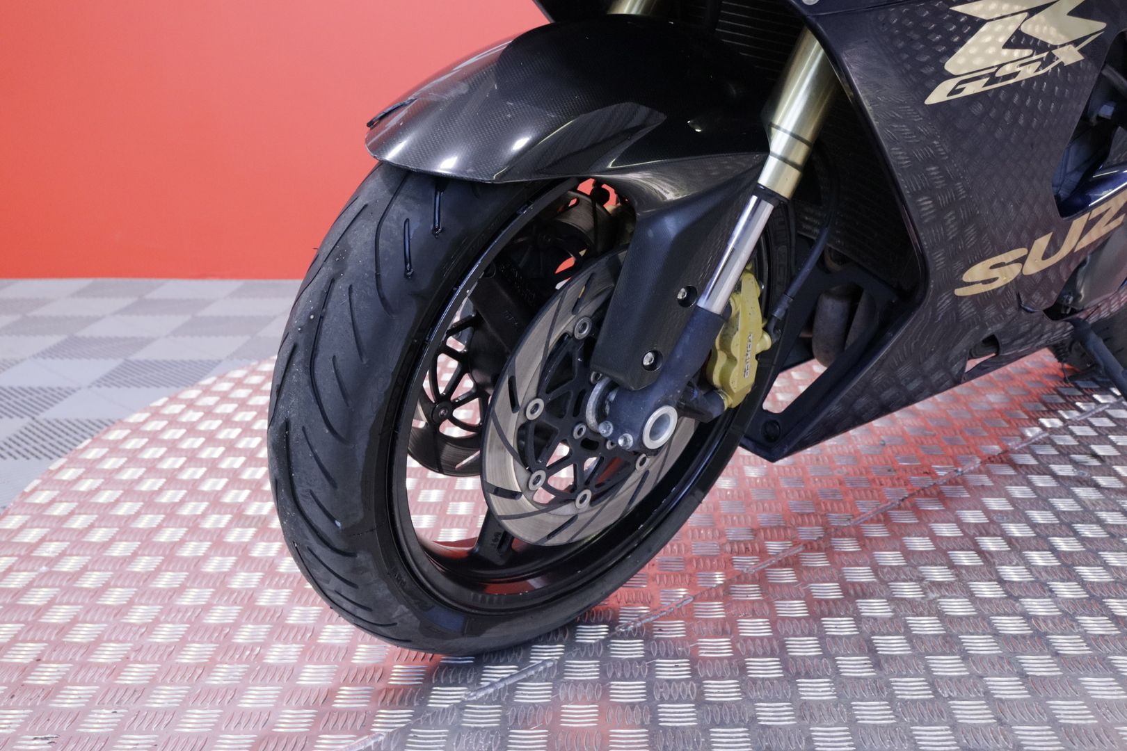 Suzuki - GSX-R - 750 // Suomi-pyörä / Ohjausiskunvaimennin / Kaatumatapit // - Moottoripyörä