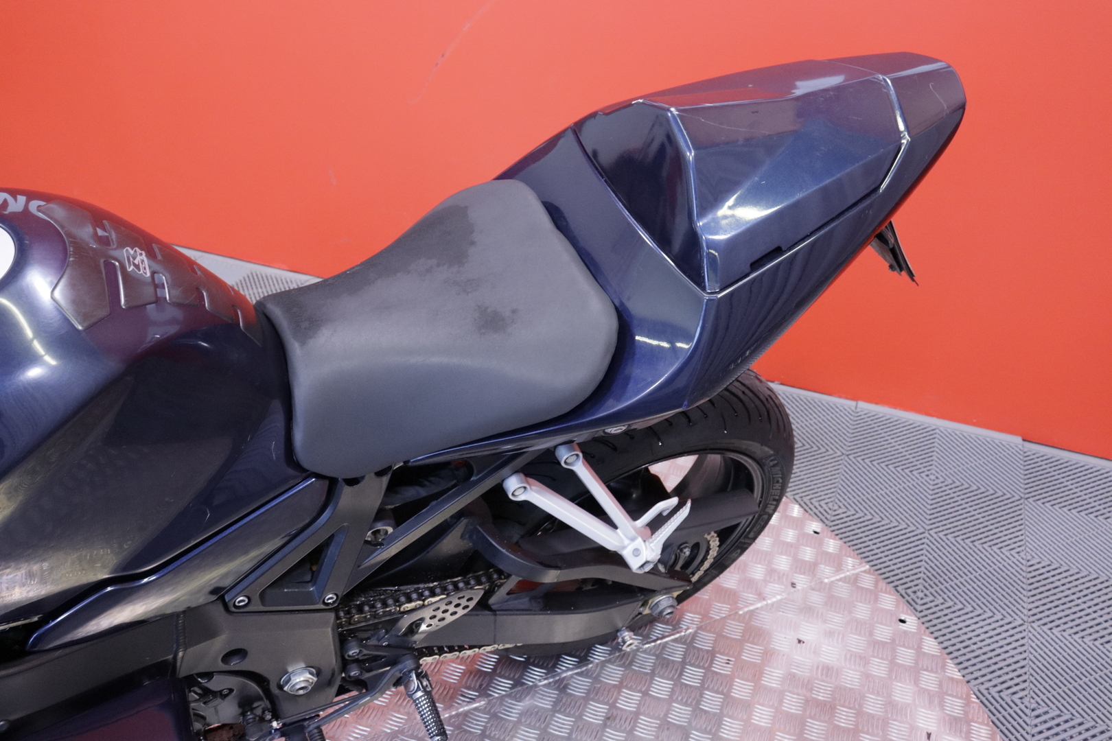 Suzuki - GSX-R - 750 // Suomi-pyörä / Ohjausiskunvaimennin / Kaatumatapit // - Moottoripyörä